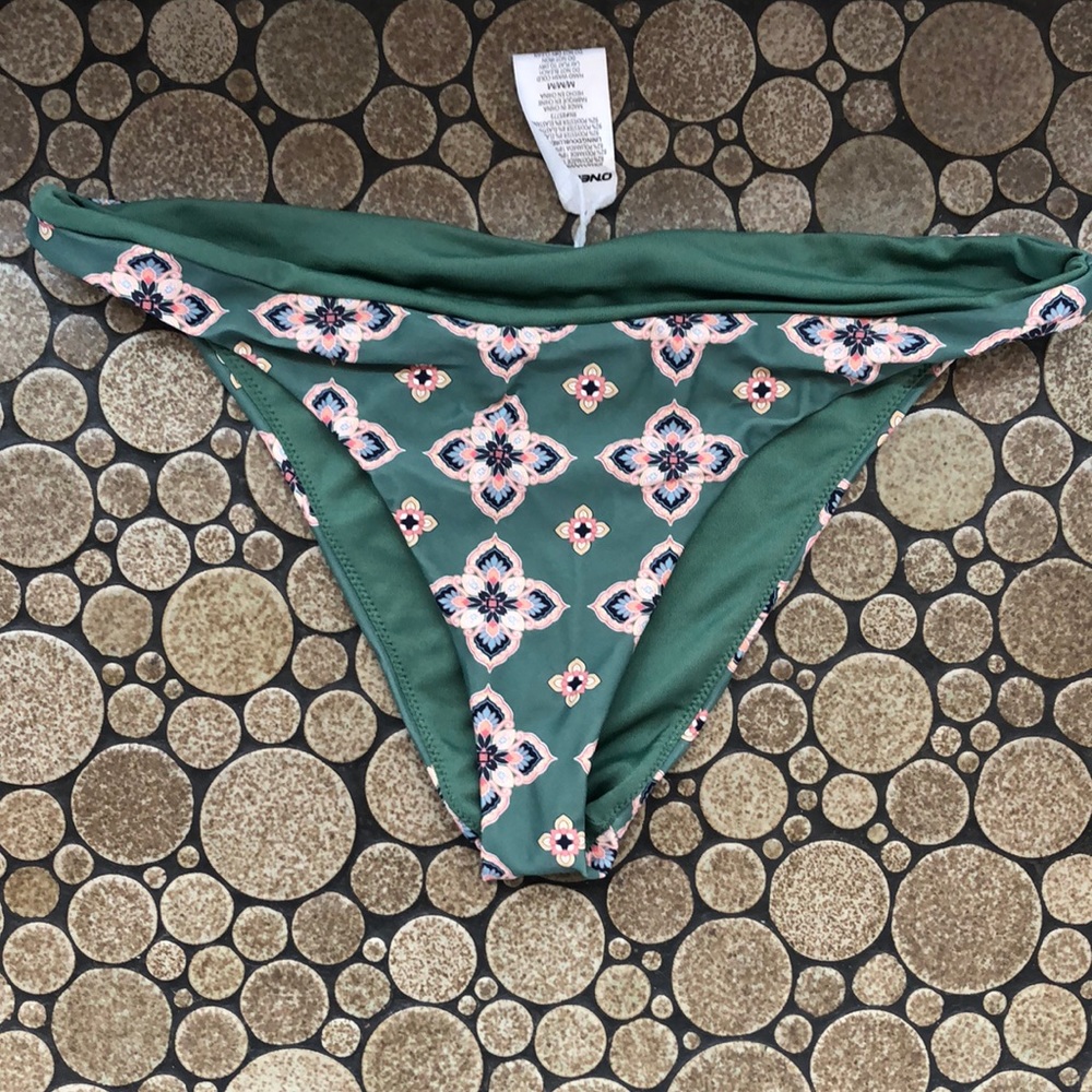 O’NEIL bathing suit bottoms